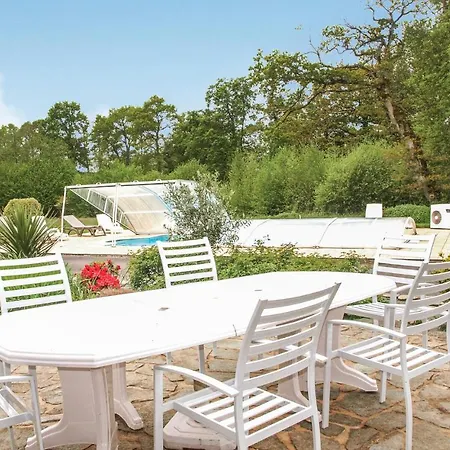 Amazing In St Martin Des Pres With Kitchen Tatil Evi